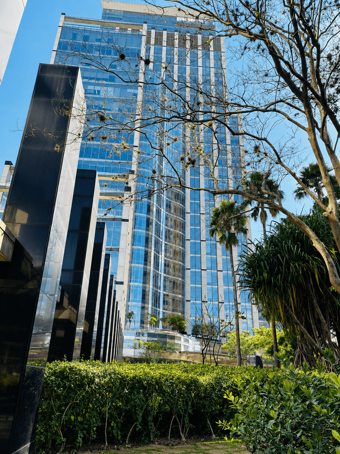 Entrada do Riverview Corporate Tower na Chucri Zaidan