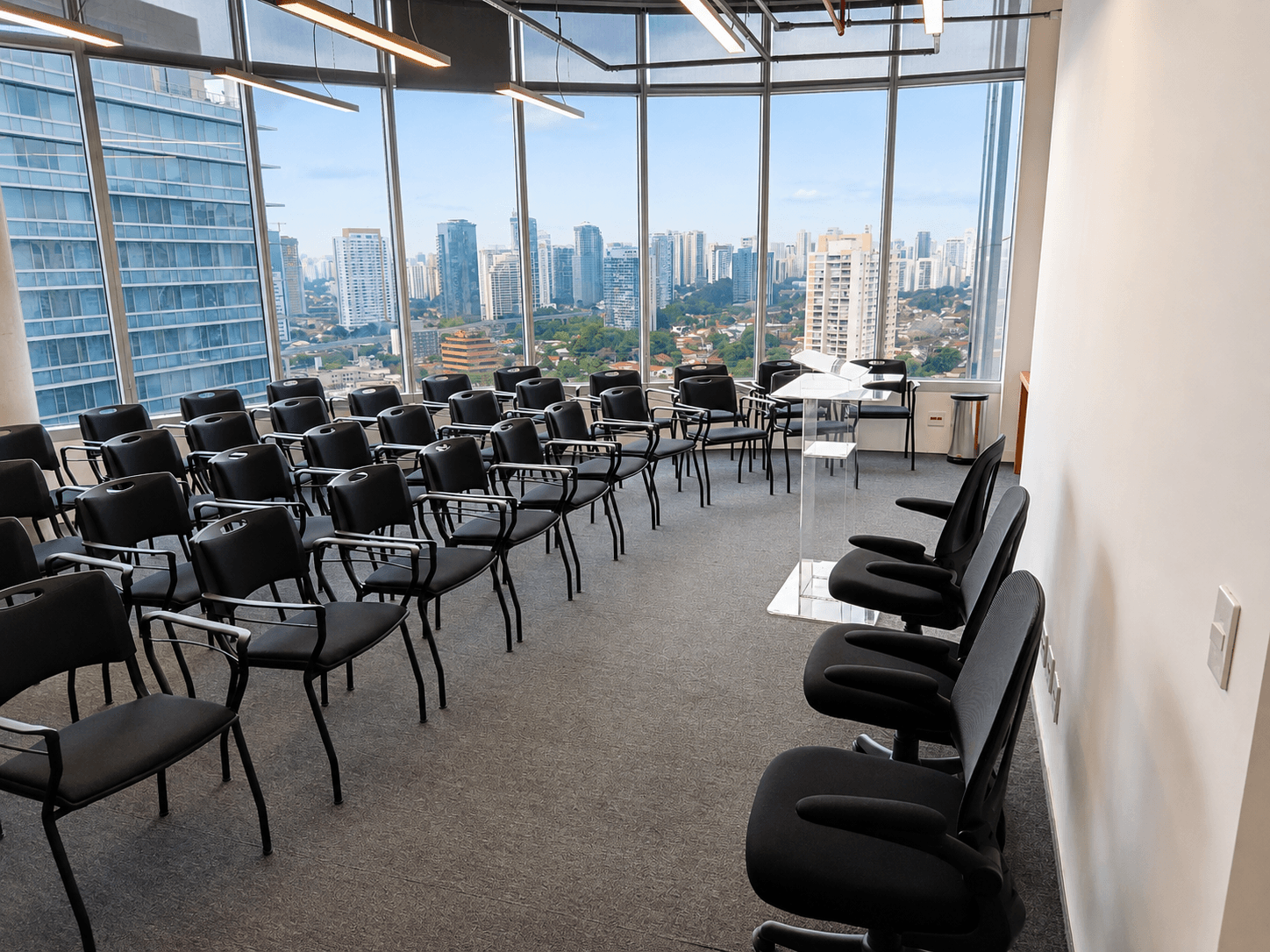Espaço corporativo do Orgânico Coworking na Chucri Zaidan