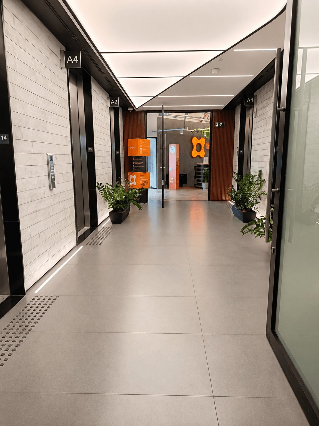 Hall de elevadores da unidade Chucri Zaidan