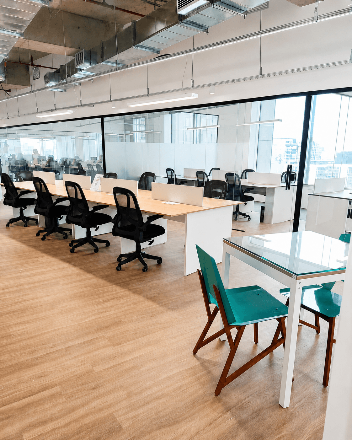 Espaço com mesa compartilhada na unidade Chucri Zaidan